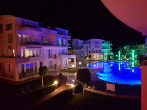 Lovely 3 Bedrooms Luxury APT with pool and Gym
